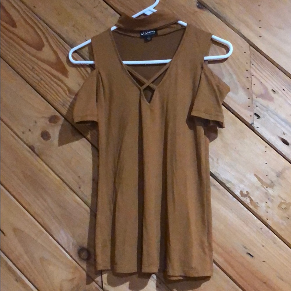 J for Justify mustard top